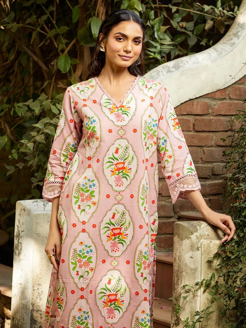 Women Powder Pink Printed Cotton Kurta with Pants- Set - Image 5