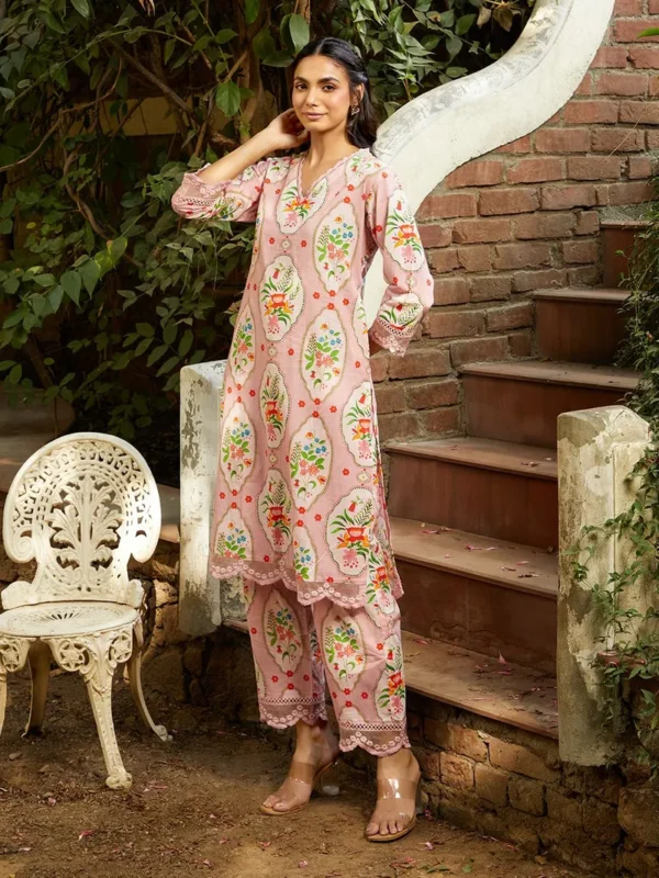 Women Powder Pink Printed Cotton Kurta with Pants- Set - Image 4