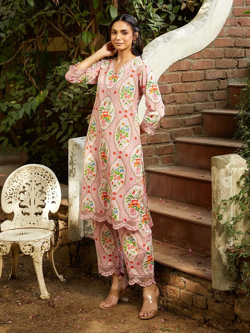 Women Powder Pink Printed Cotton Kurta with Pants- Set - Image 4